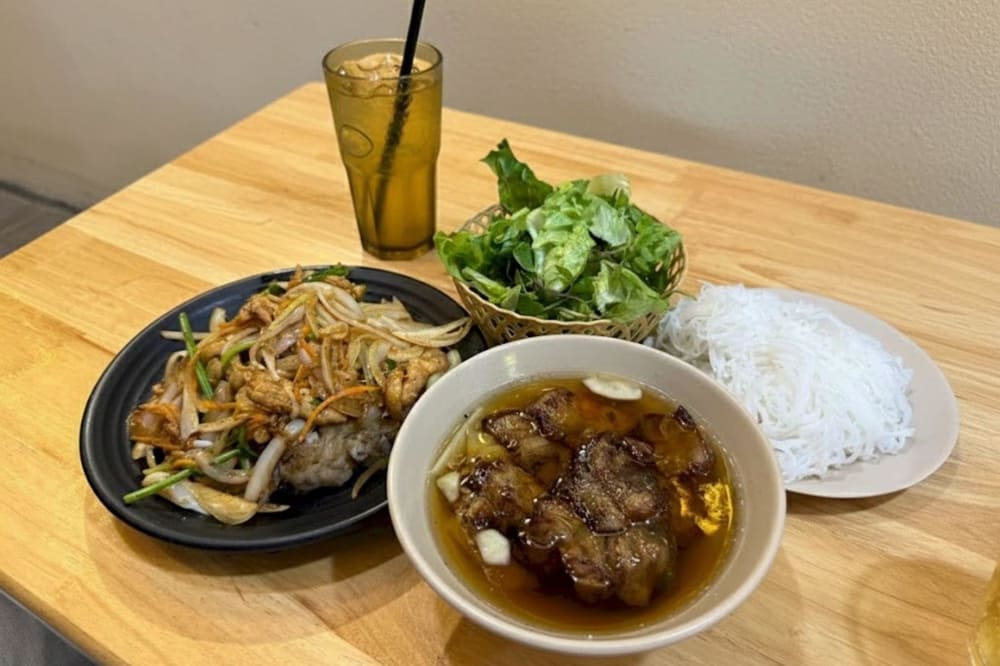 Bún chả que tre Huyền Anh Hàng Giầy